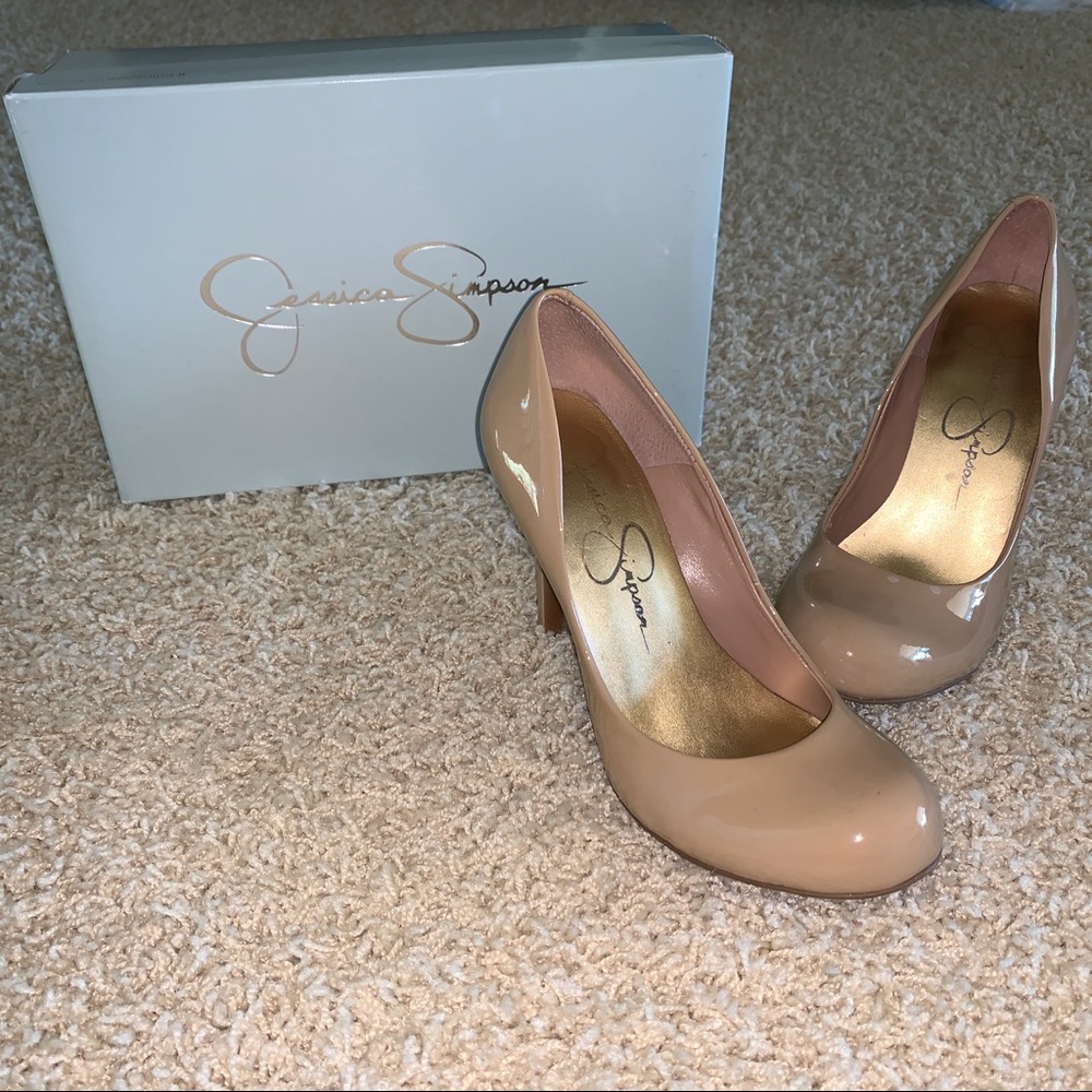 Jessica Simpson Nude Patent Leather Round Toe Pump